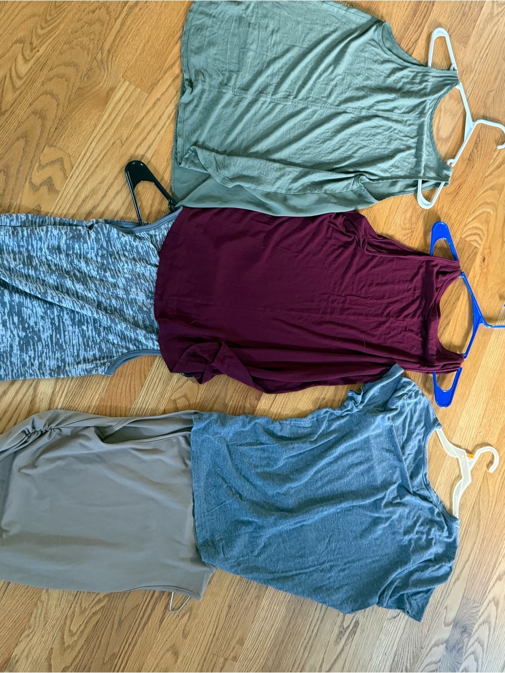 Women’s medium shirt bundle - Picture 7 of 7